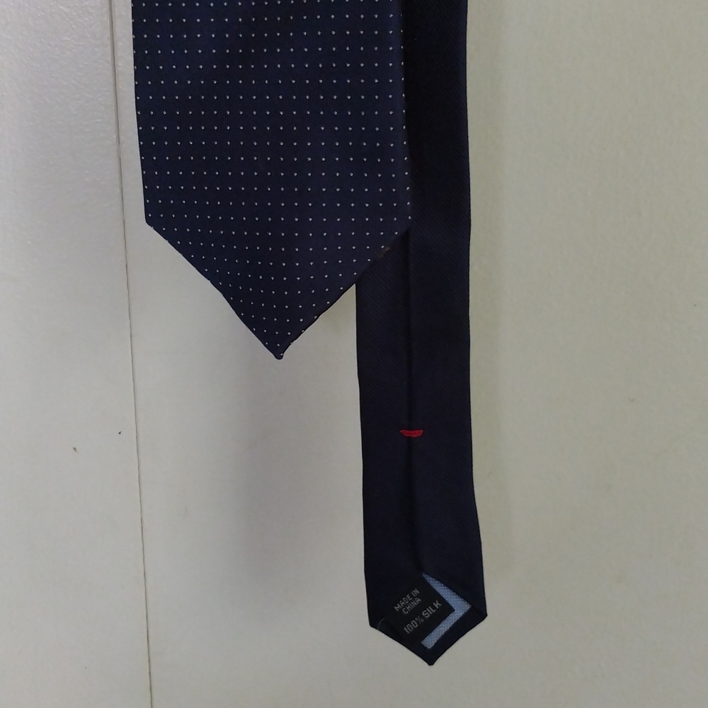 Tommy Hilfiger new tie - Picture 2 of 3